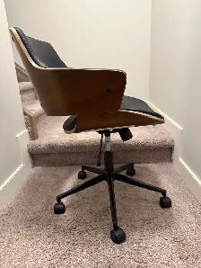 Contemporary GALT Office Chair With Solid Walnut Veneer Finish - Photo 4