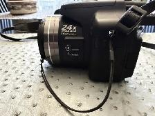 Panasonic Lumix DMC-FZ100 Camera With Case & Accessories - Photo 7