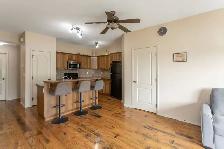 NEW LISTING! LOW CONDO FEES! - Photo 4