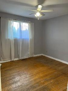 3 Beds 1 Bath Main Floor unit $2800/- available from 13th Sep - Photo 22