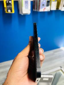 iPhone 16e 128gb (Store Warranty) - Photo 4