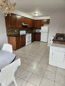 Detached 5 Bedrom  3 room House Prime Location (Mavis&Eglinton) - Photo 5