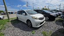 2011 Toyota sienna 8 passenger!!