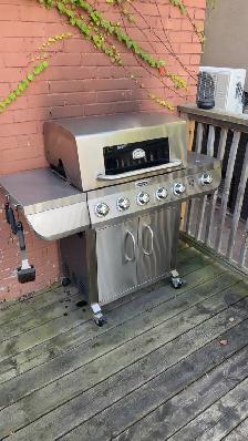 Large 5 Burner Cuisinart BBQ