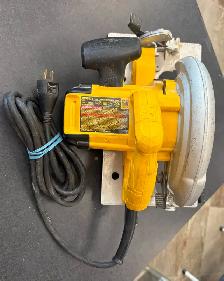 Dewalt Corded DWE575 Circular Saw - Photo 2