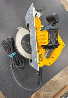 Dewalt Corded DWE575 Circular Saw - Photo 3