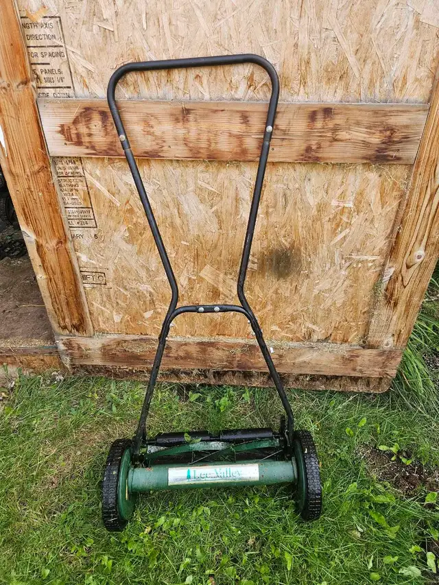 Lee Vally pushmower
