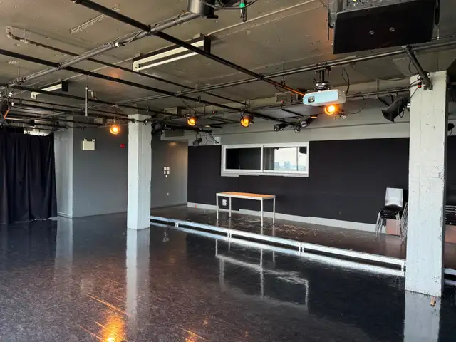 Former school 7th floor for rent - 7e étage à louer 11 081 pi²