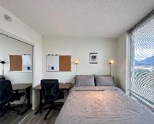 Furnished, Ensuite Room, Free Weekly Cleaning - MOVE-IN TODAY! - Photo 2