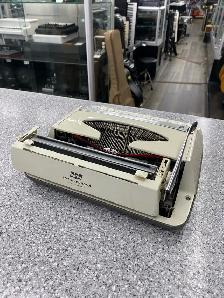 Smith Corona Pride Line Typewriter - Photo 2