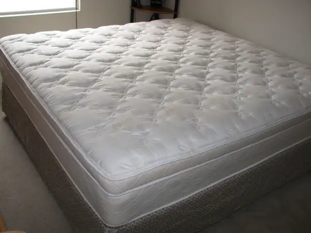 KING Size SERTA Pillow-Top Mattress – Excellent Condition