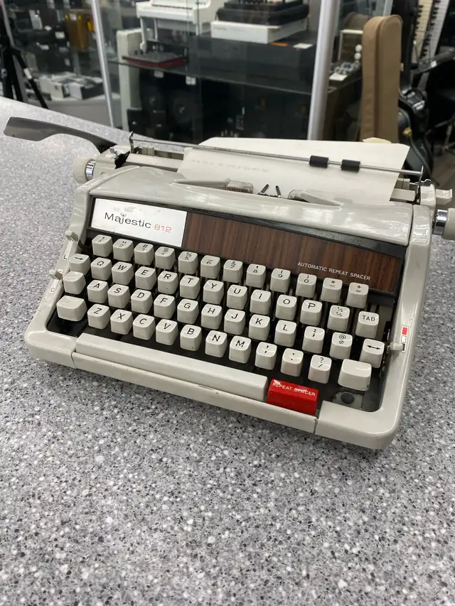 Majestic 812 Typewriter
