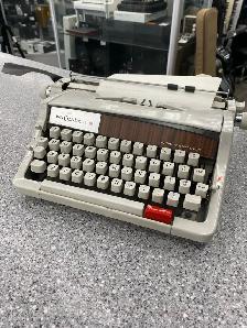 Majestic 812 Typewriter