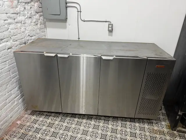 Réfrigérateur commercial MKE 3 portes – 72 po