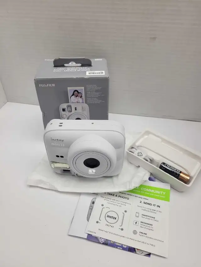 FujiFilm Instax Mini 13 - Clay White