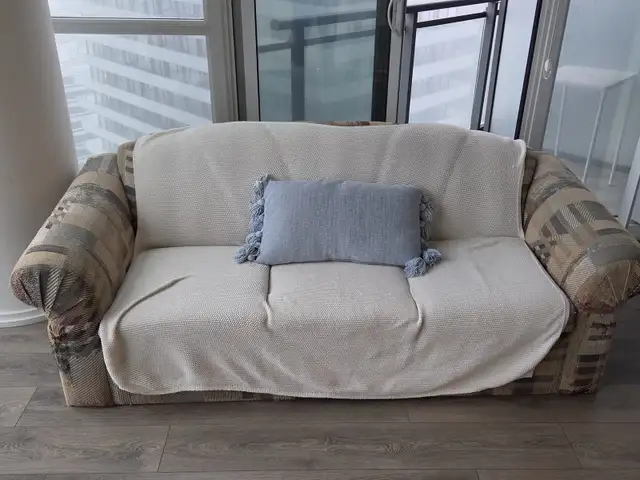 Free couch downtown Toronto