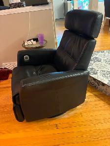 Black leather power recliner for sale - Photo 3