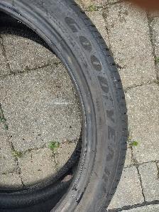 1 pneu été 275-40R22 Goodyear Eagle Touring SoundComfort. - Photo 3