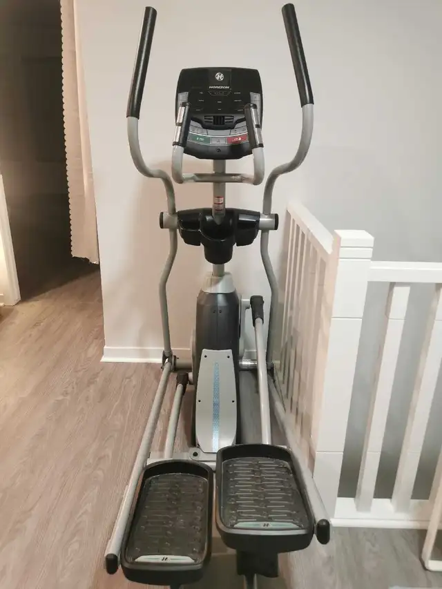 Elliptical Horizon CE5.2, like new!
