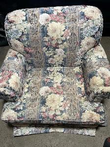 Free 3 Piece Couch/Sofa Set. 5 Kitchen Chairs and Coffee Table - Photo 5