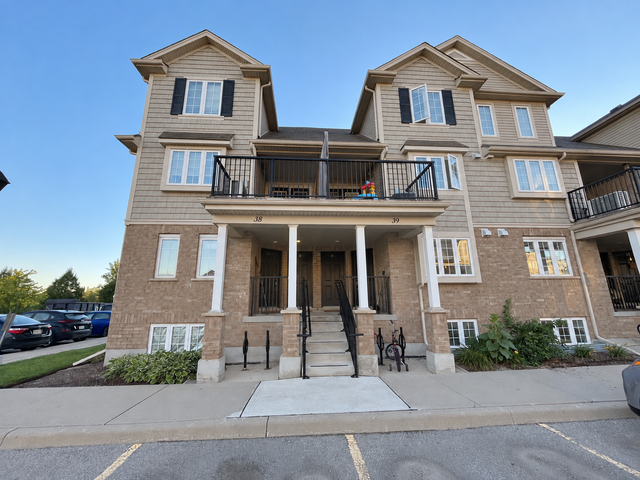 Bright 2-Bedroom Upper Corner Townhouse – North Guelph | $2,300