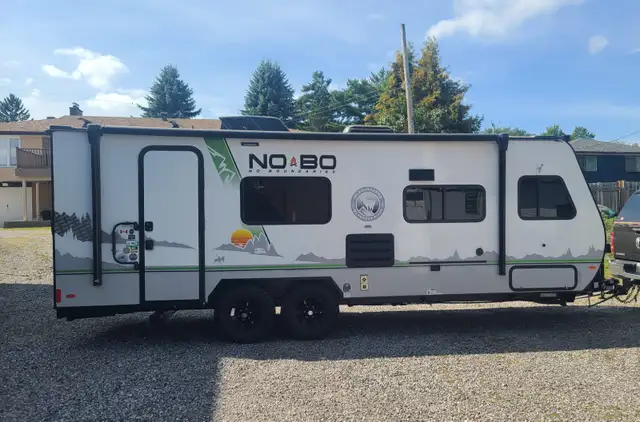 TOY HAULER CAMPER TRAILER - FOREST RIVER (NOBO) NO BOUNDARIES