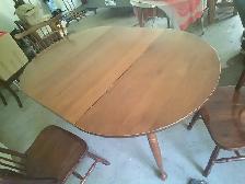 VINTAGE VILAS MAPLE ROUND DINING TABLE 2 EXTENSIONS AND 3 CHAIRS - Photo 2