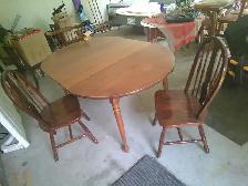 VINTAGE VILAS MAPLE ROUND DINING TABLE 2 EXTENSIONS AND 3 CHAIRS - Photo 4