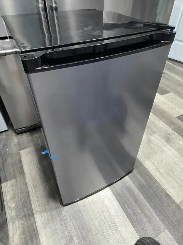Mainstays 4.4 CuFt Single Door Mini Fridge