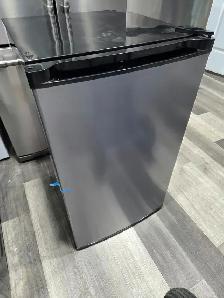 Mainstays 4.4 CuFt Single Door Mini Fridge