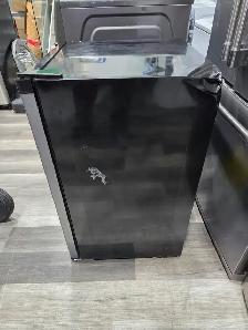 Mainstays 4.4 CuFt Single Door Mini Fridge - Photo 4