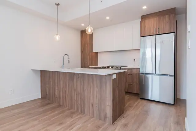 available now - Spacious  4 1/2 Apartment in LaSalle