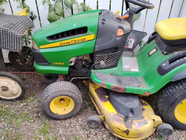 John Deere LA140 lawn tractor STRIPPED FOR PARTS!