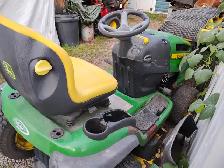 John Deere LA140 lawn tractor STRIPPED FOR PARTS! - Photo 4