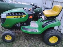 John Deere D105 lawn tractor STRIPPED FOR PARTS!