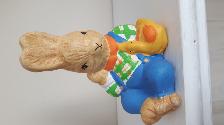 BEAU LAPIN NEUF EN CÉRAMIQUE 4'HAUT SON AMI DANS SON BRAS: $5.00 - Photo 2