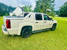 2008 Chevrolet Avalanche LTZ 4x4 Saftied - Photo 2