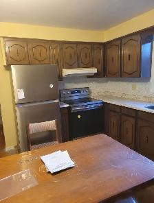 3 BDRM 2 WASHROOM UNIT FOR RENT - Photo 2