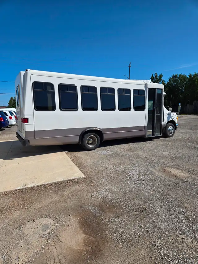 1995 LIMO BUS