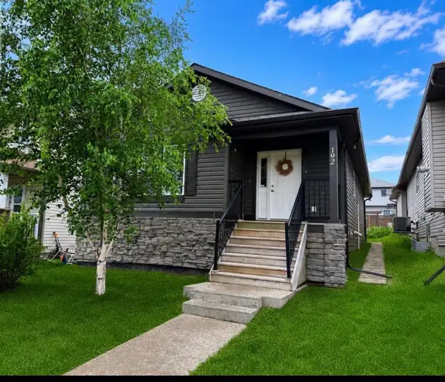 Bungalow with basement in Eagle Ridge