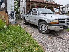 Selling a 2004 Dakota pickup truck - Photo 3