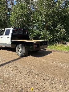 Custom and standard flat beds - Photo 2