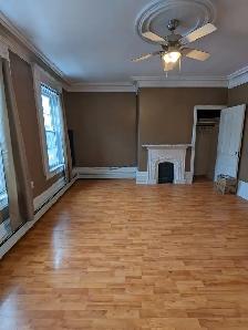 266B Crown St - 2BR Uptown, Split Level, Bus, Deck w/ Water View - Photo 2