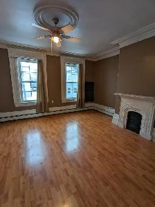266B Crown St - 2BR Uptown, Split Level, Bus, Deck w/ Water View - Photo 3