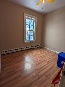 266B Crown St - 2BR Uptown, Split Level, Bus, Deck w/ Water View - Photo 4