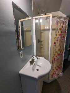 266B Crown St - 2BR Uptown, Split Level, Bus, Deck w/ Water View - Photo 16
