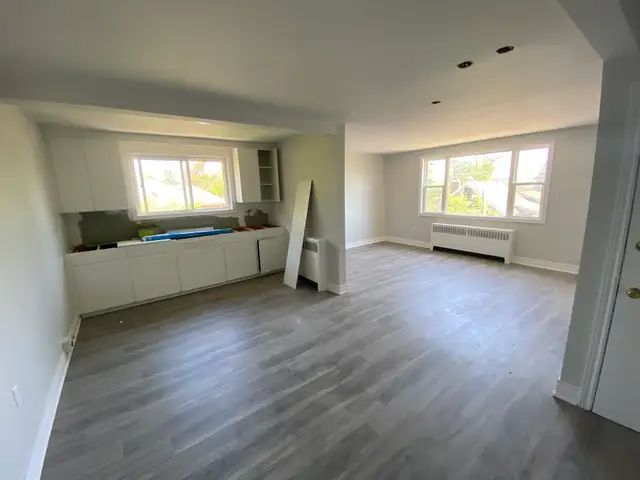2 Bedroom Apartment Just Steps from the Niagara River!