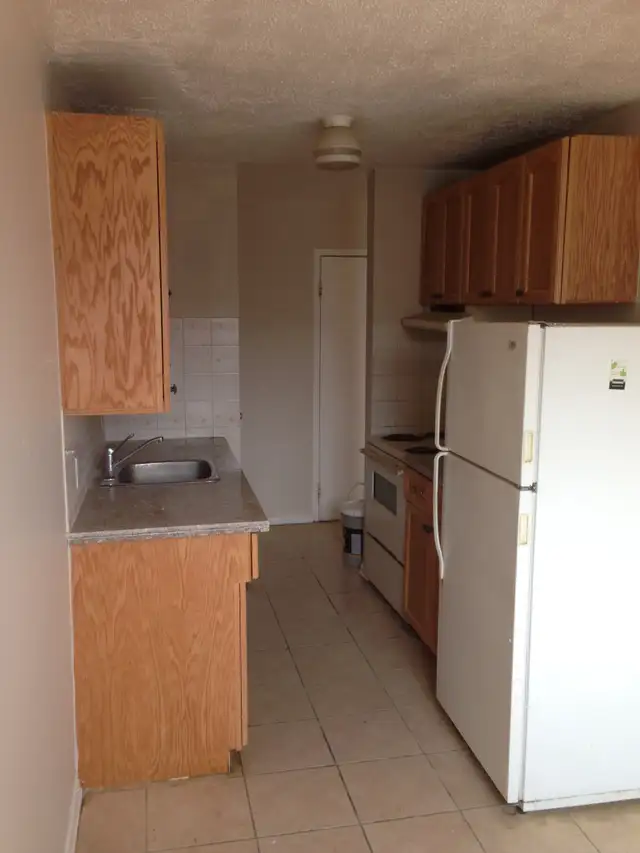 Lge 2Bdrm w/New Kitchen Bath Hardwood Fl Balc@King/Westminister