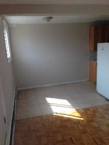 Lge 2Bdrm w/New Kitchen Bath Hardwood Fl Balc@King/Westminister - Photo 2