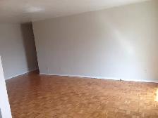 Lge 2Bdrm w/New Kitchen Bath Hardwood Fl Balc@King/Westminister - Photo 3